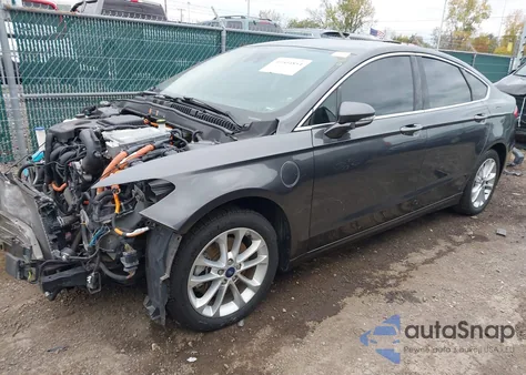 2019 Ford Fusion Energi Titanium z USA, uszkodzony, nr VIN 3FA6P0SU5KR218031